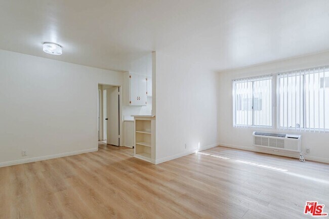 Foto del edificio - 758 N Hudson Ave