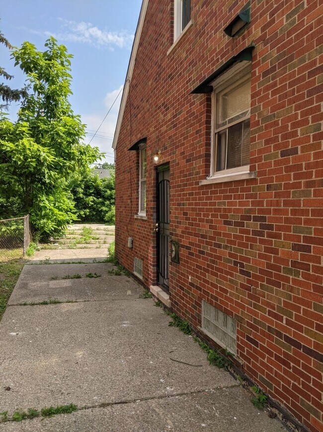 Foto del edificio - 15505 Eastburn St