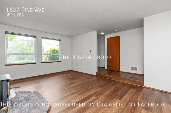 Building Photo - Recently remodeled 3 bed/2 bath in Snohomish