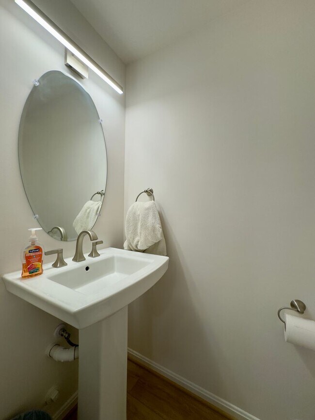 Foto del edificio - Charming 3 Bedroom/1.5 Bathroom Townhome in Belcamp, MD!