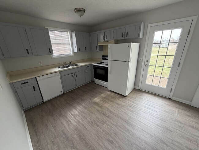 Foto del edificio - 2448 Fairbrook Dr