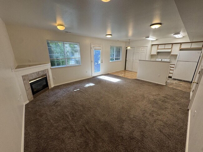 Foto del edificio - 3 bedroom, 2.5 bath Townhouse