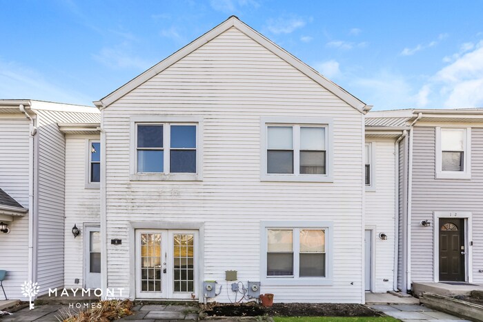 Foto principal - Spacious 3-bedroom Townhome with Fenced Ya...