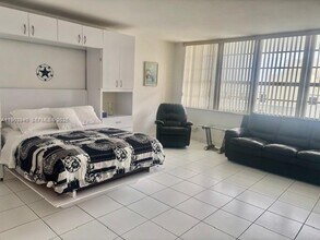 Building Photo - 100 Lincoln Rd