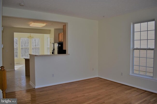 Building Photo - 1481 Pangbourne Way