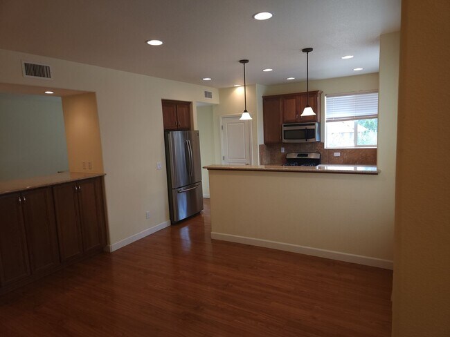 Foto del edificio - Gated 3 bedroom Condo
