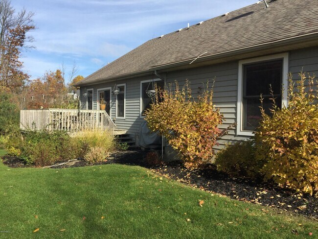 Building Photo - 737 Wilderness Ridge Dr