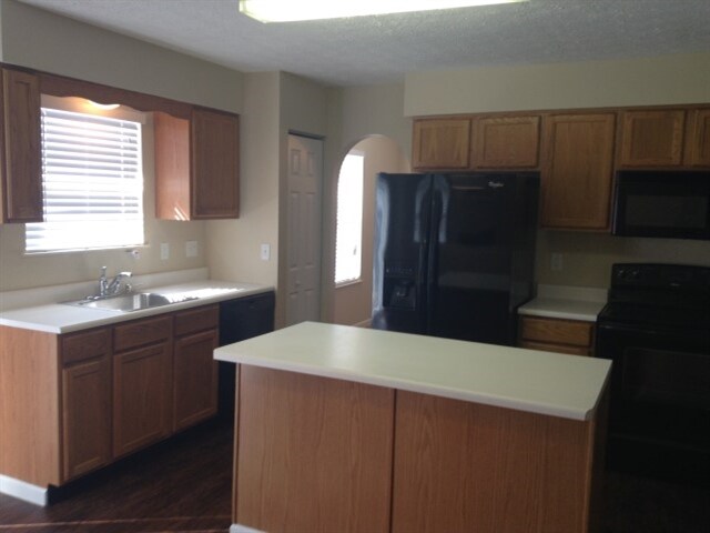 Foto del edificio - 1205 Onslow Dr