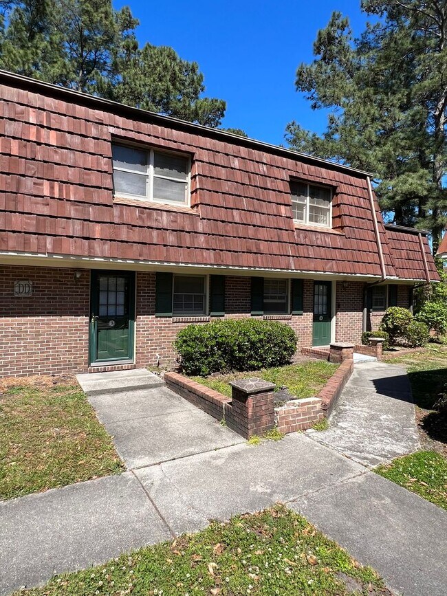 Foto del edificio - 2 Bedroom/1.5 bathroom townhouse for rent $1,300 month