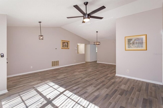 Foto del edificio - 5955 Kenlyn Ct