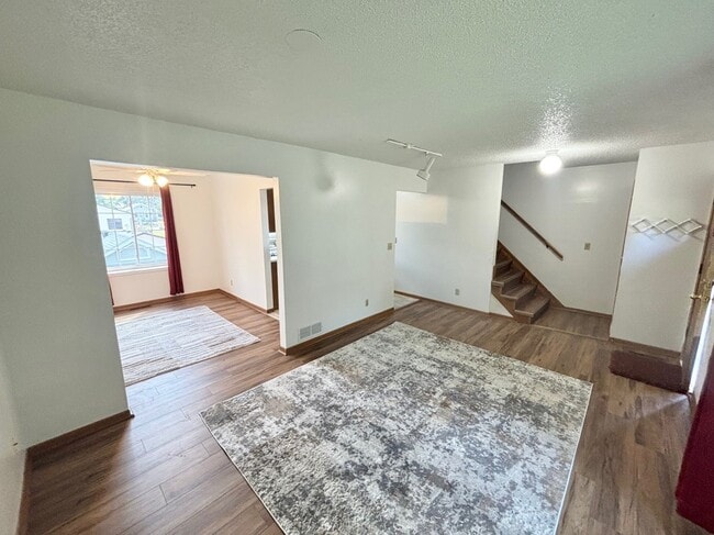 Building Photo - 1582 Reaney Ave