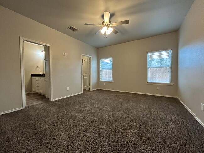 Foto del edificio - 5904 Itasca St