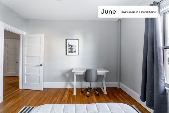 Foto del edificio - Room in Shared 3 bed/1 bath home