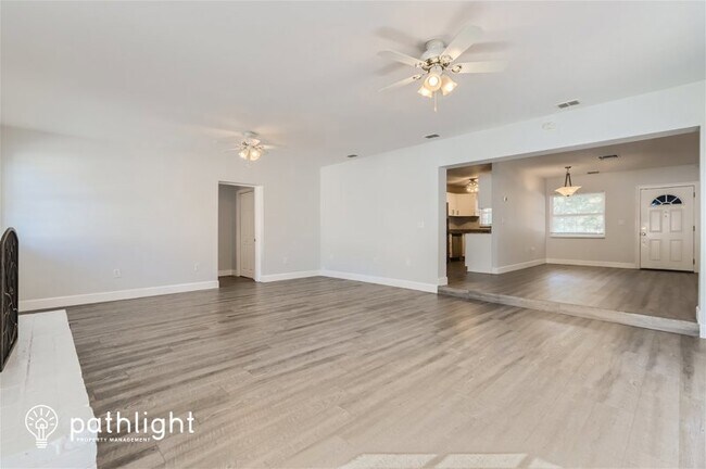 Building Photo - 4610 16Th Street N, St. Petersburg, FL, 33703