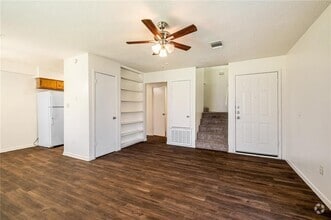 Building Photo - 200 Concho St