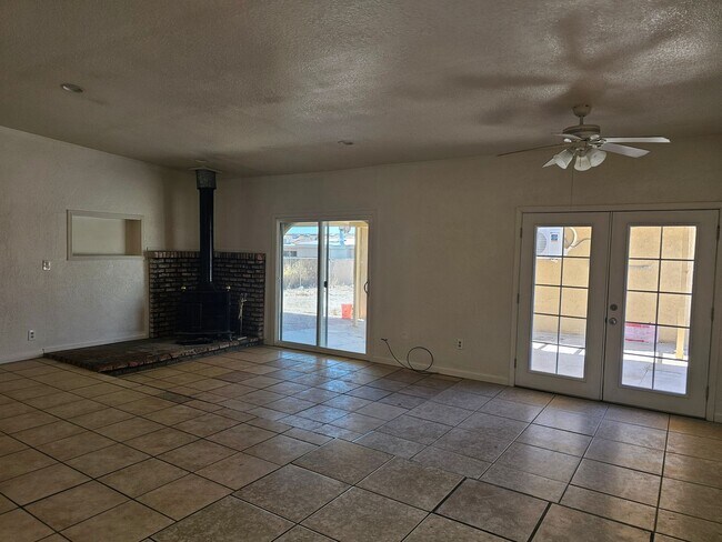 Building Photo - Unfurnished Long Term