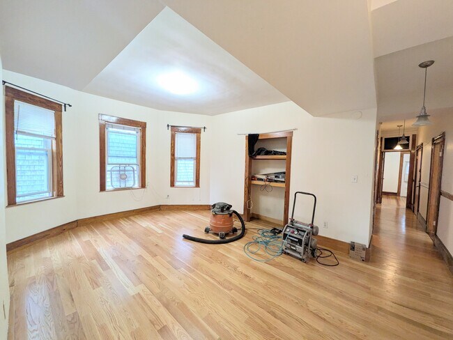Building Photo - 346 Faneuil St