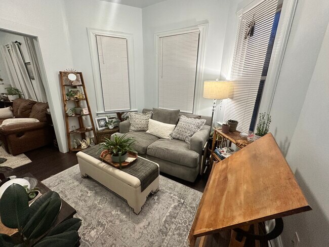 Foto del edificio - 85 Leonard Ave