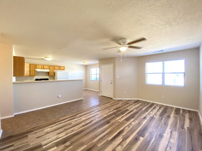 Foto del edificio - 2BR/1Bath - 4 Plex in Rio Rancho