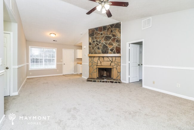 Building Photo - 2995 Valley View Cir