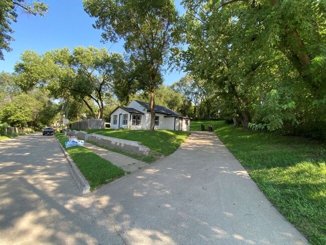 Building Photo - LEASE TO OWN $2,000 MO