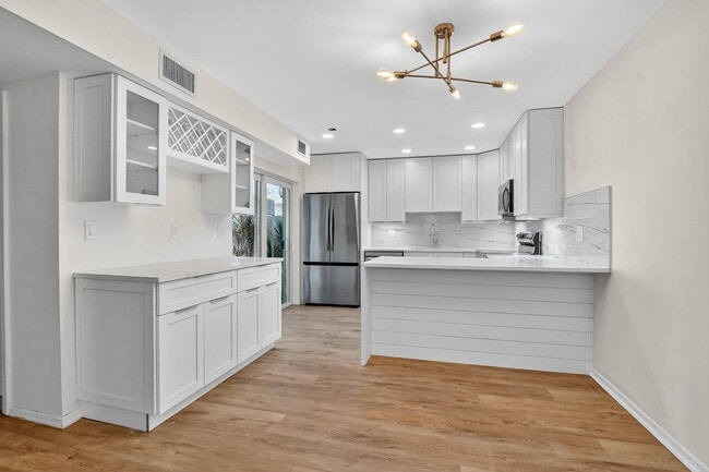 Foto del edificio - 1010 NE 8th Ave