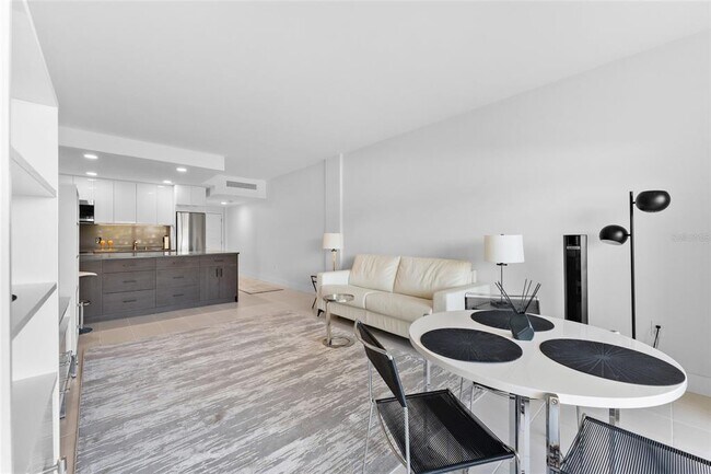 Foto del edificio - 1200 N Shore Dr NE