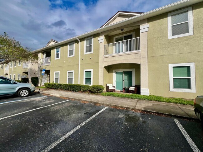 Foto del edificio - Gated Comfort Condo, Poolside Vibes: Your Next Home Awaits at Merrill Pines