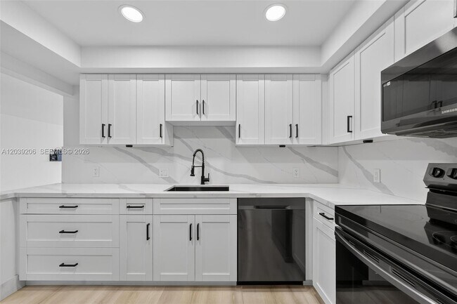 Building Photo - 13155 Ixora Ct