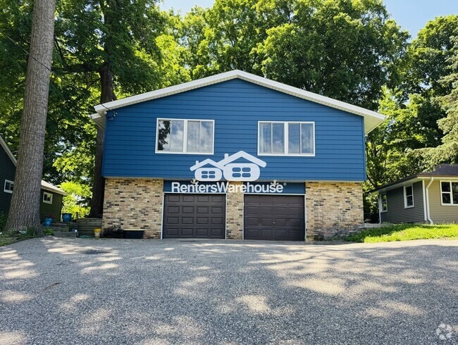 Building Photo - 5043 Shoreline Dr