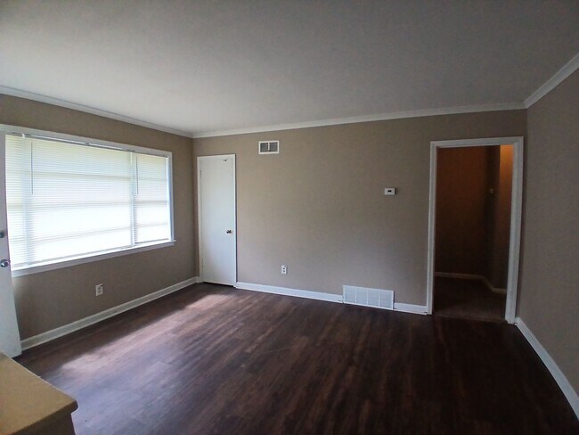Foto del edificio - Spacious 3 bedroom 1 bath home - Open To Section 8 -$99 Move In Special