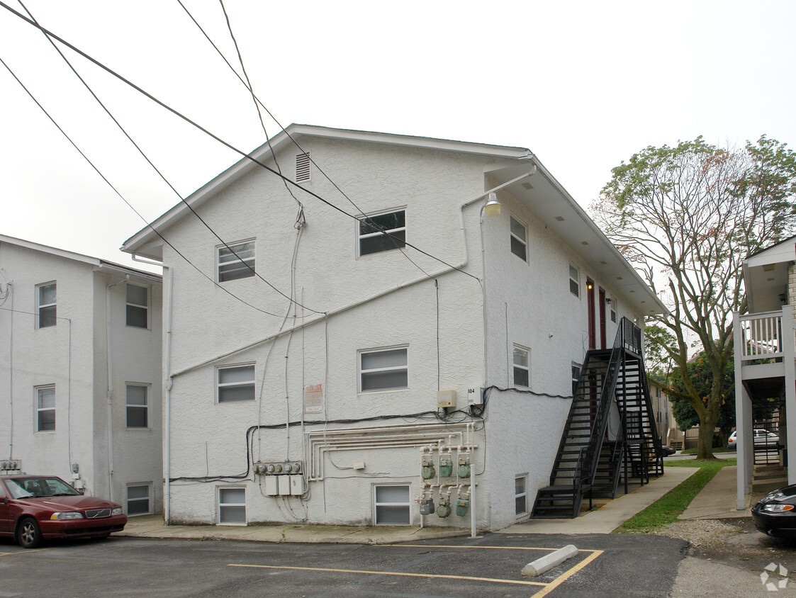 Building Photo - 104 E Norwich Ave
