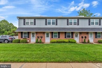 Building Photo - 4520 Rosemarie Dr