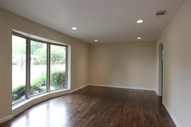 Building Photo - 114 St Lukes Dr