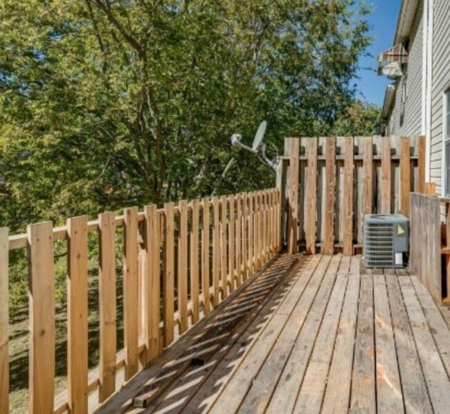 Building Photo - 116 Five Oaks Dr