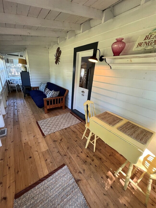 Building Photo - 19 Naomi St