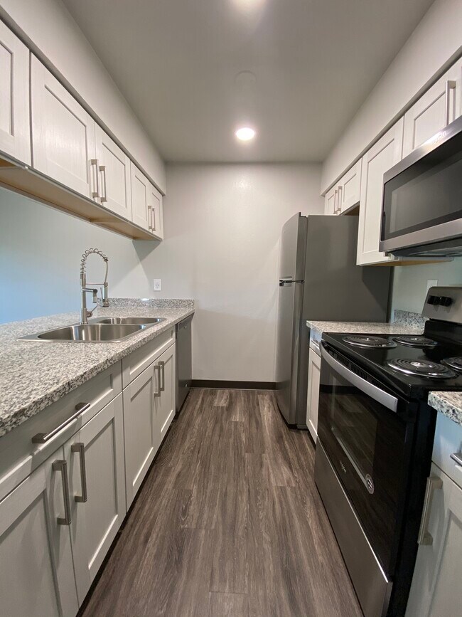 Cocina remodelada de 1 dormitorio - Dartmoor Apartments