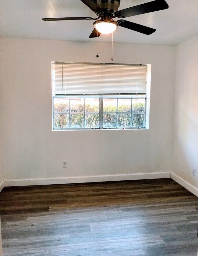 Building Photo - 316 S Hardy Dr