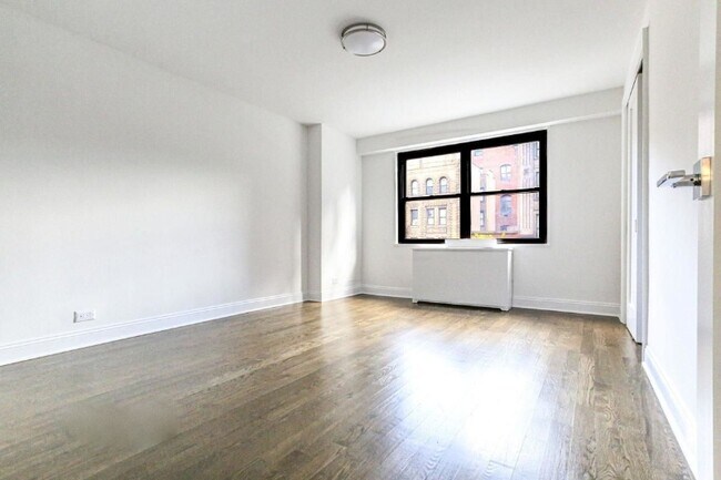 Foto del edificio - 142 E 16th St