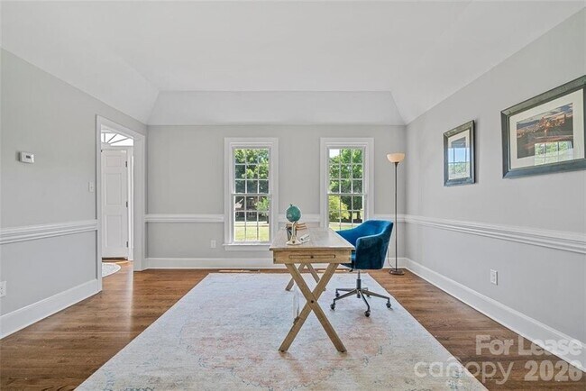 Foto del edificio - 6135 Highview Rd