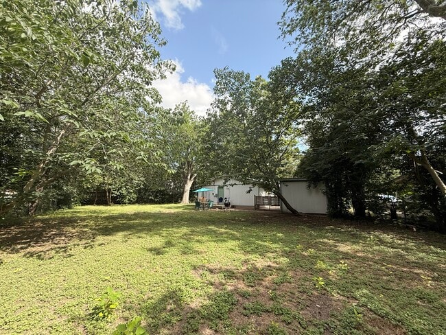 Building Photo - 3202 Locke Ln