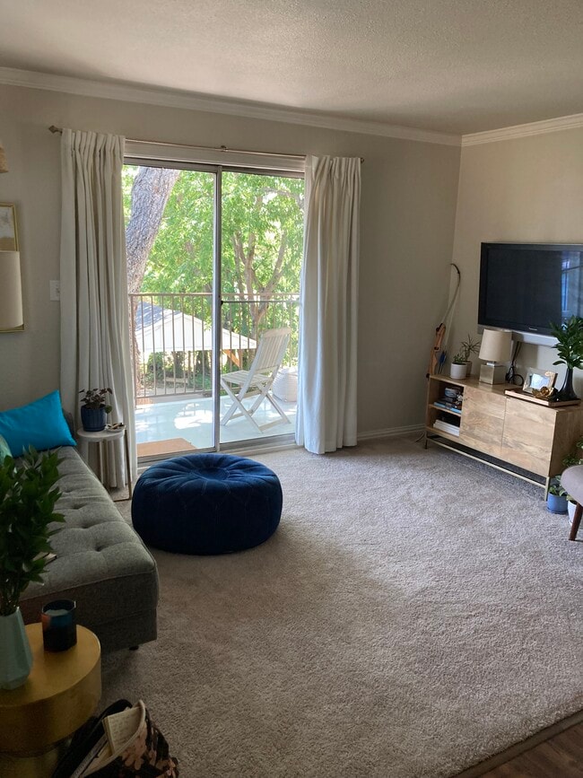 Living Room - 5033 Byers Ave