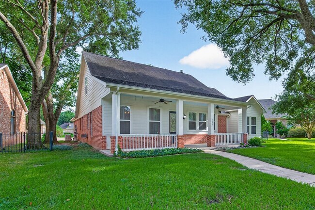 Building Photo - 4727 Lake Village Dr