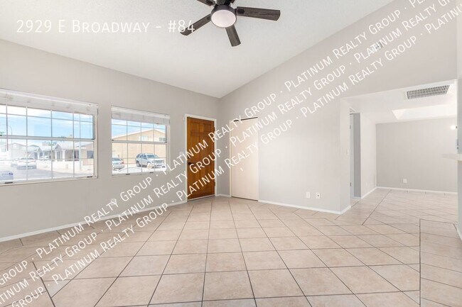 Foto del edificio - Broadway Rd #84