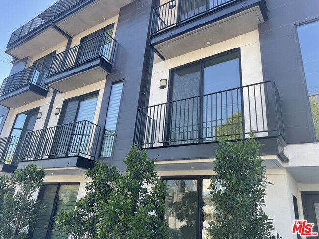 Foto del edificio - 903 S Hoover St