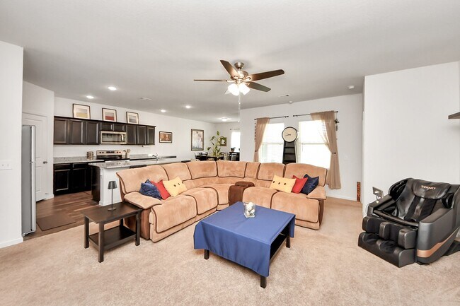 Building Photo - 1024 Banyon Tree Ln