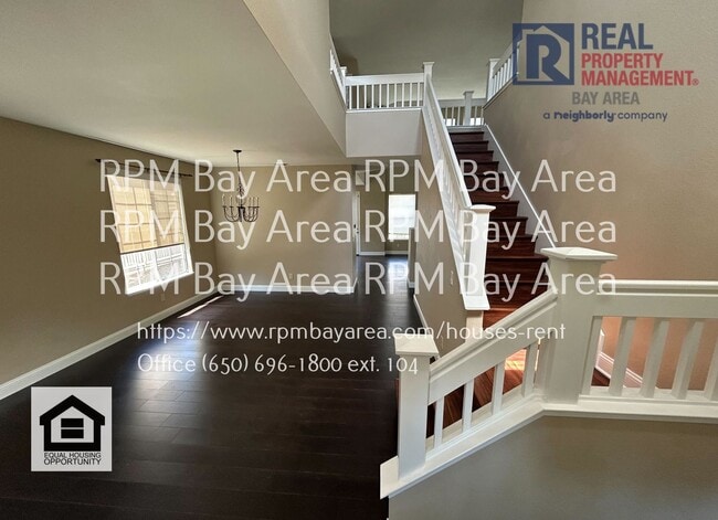 Building Photo - 250 Biarritz Ct