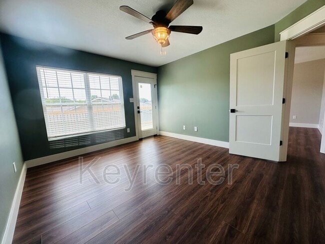 Building Photo - 5330 Blue Star Dr