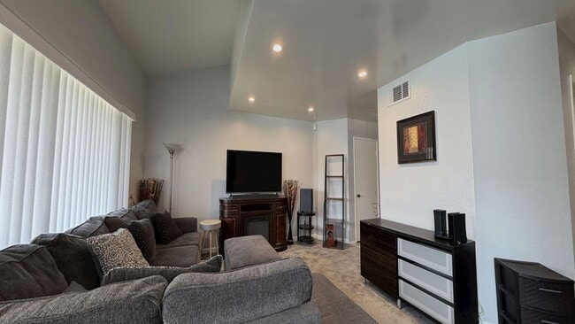 Building Photo - 831 Carlton Privado