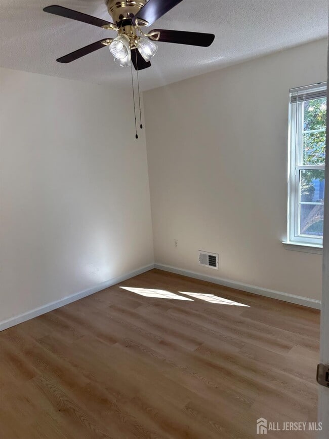 Building Photo - 30 Dartmouth Way